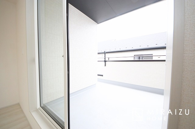 【バルコニー】 | 建物完成につき、実際のお部屋をごゆっくりご見学いただけます。お休みの日にご家族で見学はいかがでしょう。
