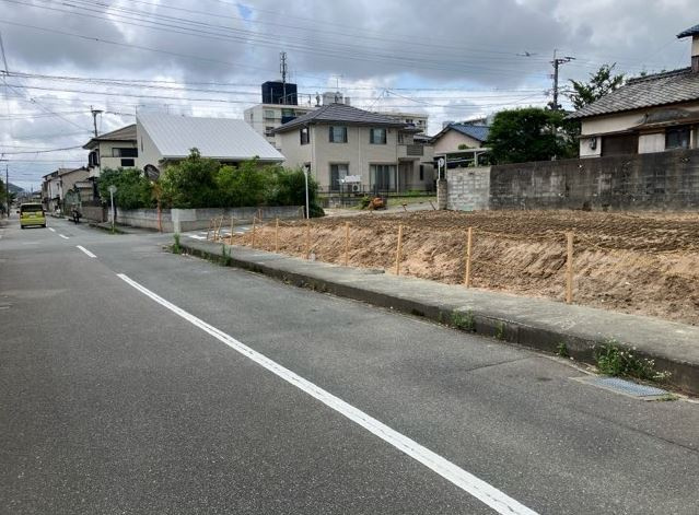 【その他】 | 福岡市南区皿山4丁目　1号棟（全2棟）【仲介手数料無料・0円】 | 現地写真。前面道路です。