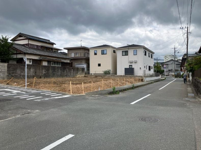 【その他】 | 福岡市南区皿山4丁目　1号棟（全2棟）【仲介手数料無料・0円】 | 現地写真。前面道路です。