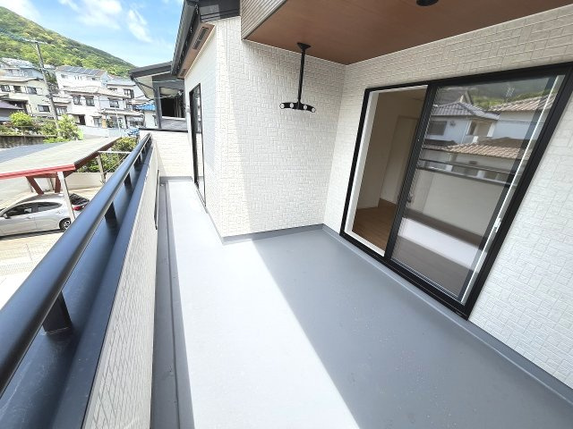 【バルコニー】 | 福岡市南区皿山4丁目　1号棟（全2棟）【仲介手数料無料・0円】 | 施工例。施工例は完成時と異なる場合があります。