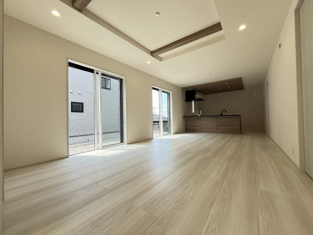 【居間・リビング】 | 福岡市南区皿山4丁目　1号棟（全2棟）【仲介手数料無料・0円】 | 施工例。施工例は完成時と異なる場合があります。