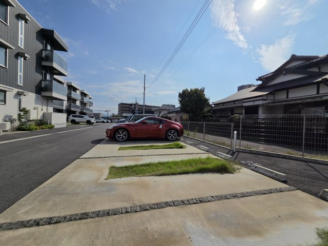 あいグラン・三島駅B棟の駐車場