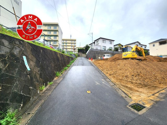 福岡市東区舞松原5丁目第1-4棟（2号棟）　の外観|前面道路含む現地の写真です。