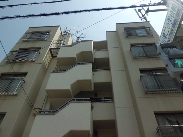 ドエル岡本の外観