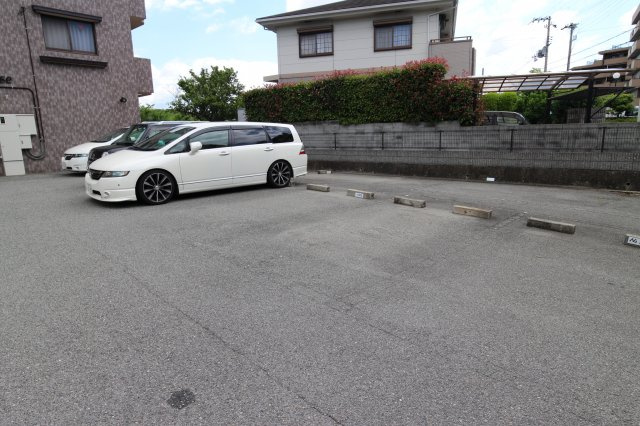 La Vista Hiroseの駐車場