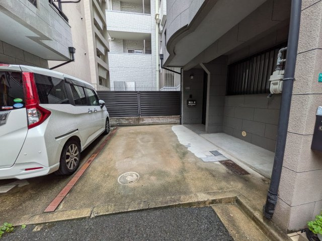 大阪市都島区内代町１丁目戸建の駐車場