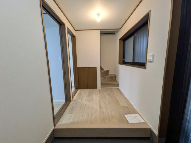 大阪市都島区内代町１丁目戸建の玄関