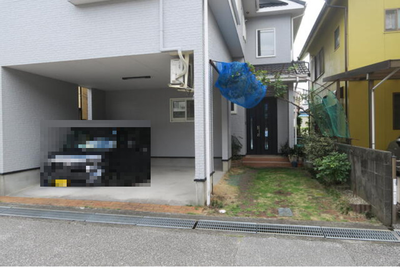 「駐車場3台＆5LDK」高知市介良乙　中古一戸建ての駐車場|駐車スペースが雨風から守られるのも嬉しいポイント♪