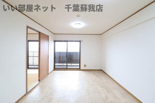 (仮)椎名崎町マンションの居間・リビング|こちらの居間で趣味の時間をお楽しみください