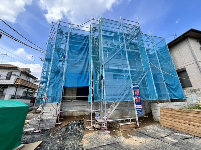 ブルーミングガーデン　船橋市西習志野１丁目１棟／１期１号棟の前面道路含む現地写真|外観