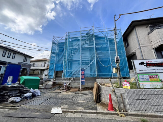 ブルーミングガーデン　船橋市西習志野１丁目１棟／１期１号棟の前面道路含む現地写真|外観