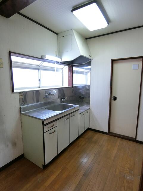 松戸市　常盤平西窪町戸建て　二世帯住居のキッチン|（２階）