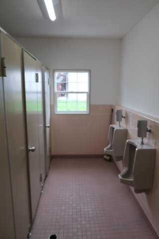 蒲生郡竜王町須恵　一棟アパート（寮）|１階トイレ（トイレは各階にあります）