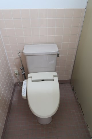 蒲生郡竜王町須恵　一棟アパート（寮）のトイレ