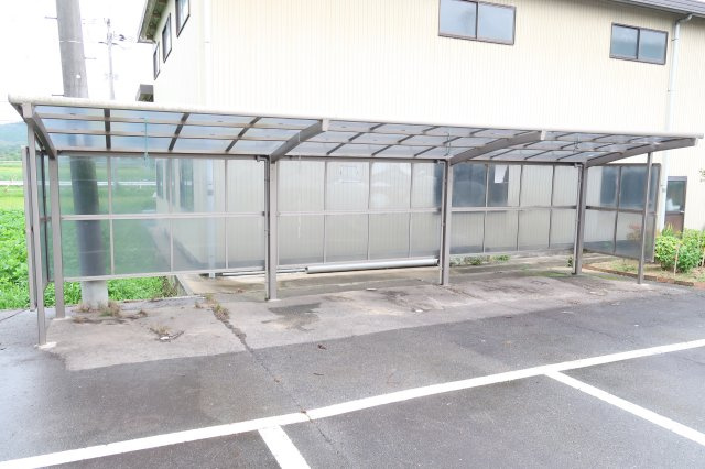 蒲生郡竜王町須恵　一棟アパート（寮）の駐輪場