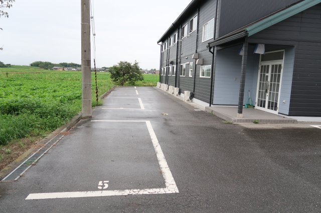 蒲生郡竜王町須恵　一棟アパート（寮）の駐車場