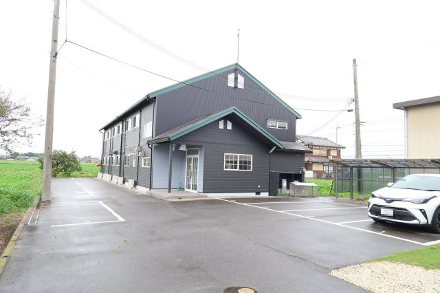 蒲生郡竜王町須恵　一棟アパート（寮）の駐車場