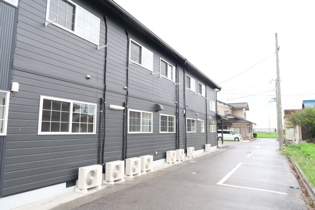 蒲生郡竜王町須恵　一棟アパート（寮）の外観