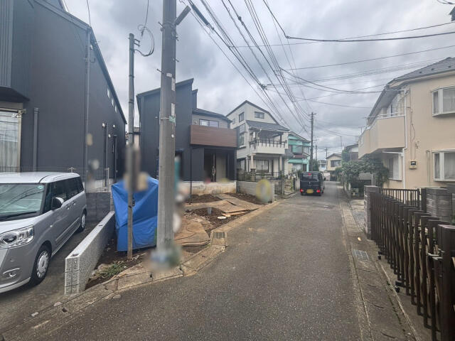 ブルーミングガーデン　松戸市小金きよしケ丘４丁目１棟／１期１号棟の前面道路含む現地写真|10月上旬完成予定です