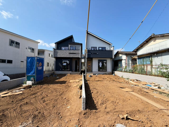 ブルーミングガーデン　柏市酒井根５丁目２棟／１期２号棟の前面道路含む現地写真|8.10外観写真