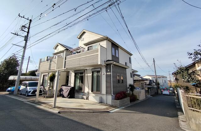 鎌ヶ谷市初富中古一戸建ての前面道路含む現地写真