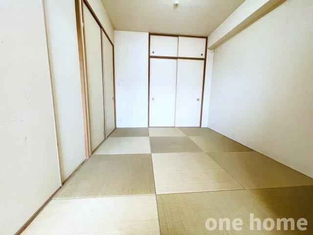 ウェリス吹田豊津シティハウスの和室|◆約6.0帖 温かみを感じられる和室です！畳は調湿作用に優れるため、年間を通して快適な湿度を保つことができます！
◆和室が一部屋あれば、来客時やお子様のお昼寝場所に重宝します！