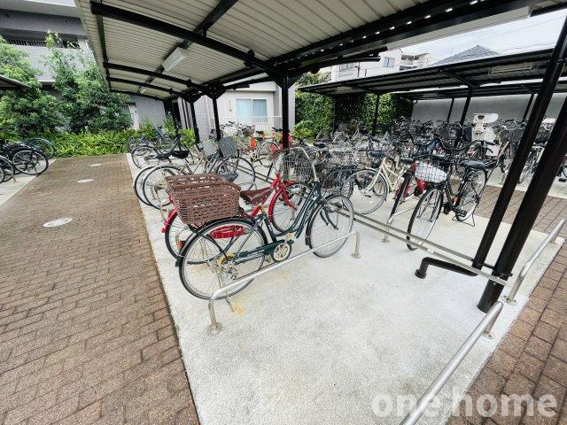 ウェリス吹田豊津シティハウスの駐輪場|◆駐輪場は平置きタイプで出し入れがスムーズ！
◆最新の空き状況など、詳細につきましてはお気軽にお問い合わせください！