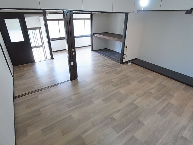 苅藻通4丁目連棟平屋の居間・リビング|リフォーム済の綺麗な室内が魅力的です