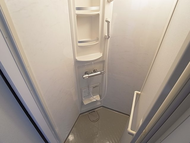 苅藻通4丁目連棟平屋の浴室|シャワールーム、お風呂は近くに銭湯も有ります