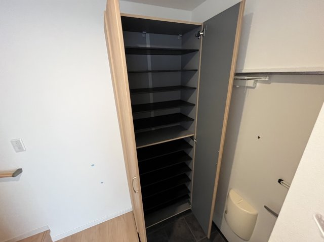 笠屋町戸建B棟の居間・リビング