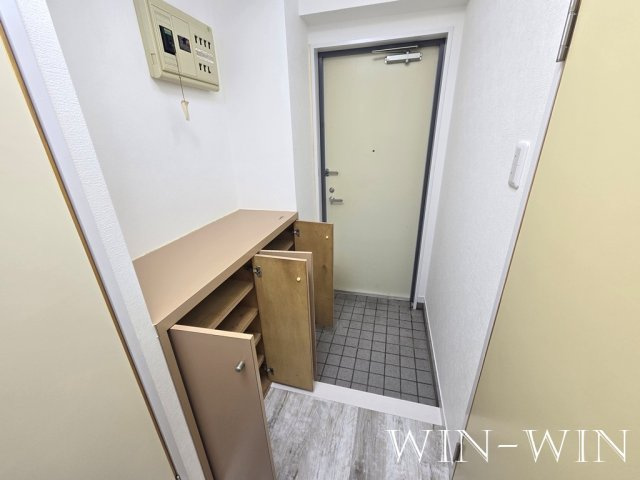 丸八 第2マンションの玄関