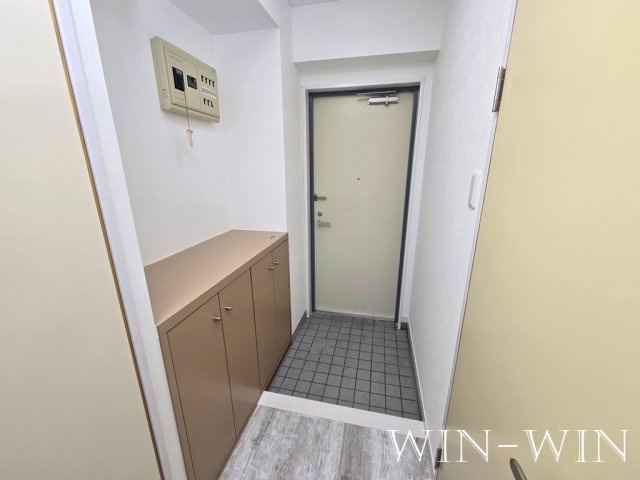 丸八 第2マンションの玄関