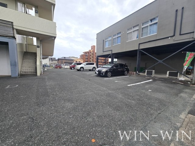 丸八 第2マンションの駐車場