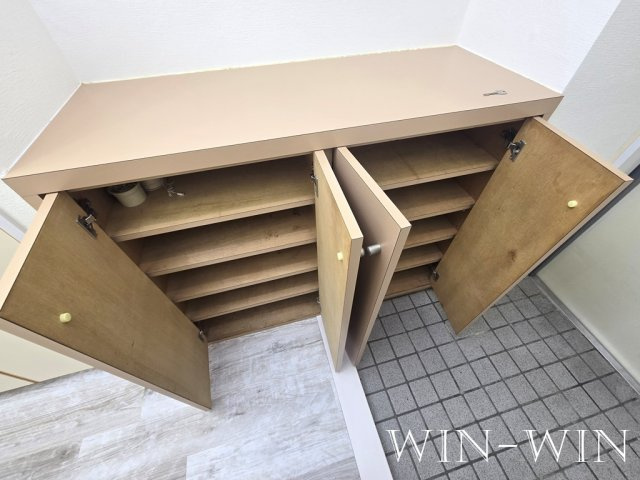 丸八 第2マンションの玄関