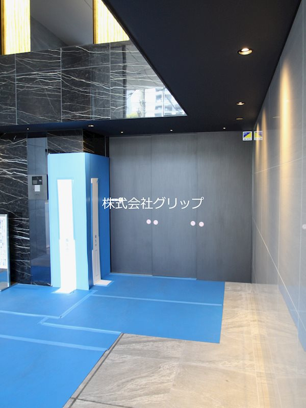 ガーラ・プライム横濱関内のエントランス