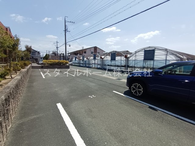 スターガーデン新栄の駐車場