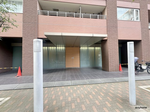 クロスレジデンス大阪新町　仲介手数料無料のエントランス