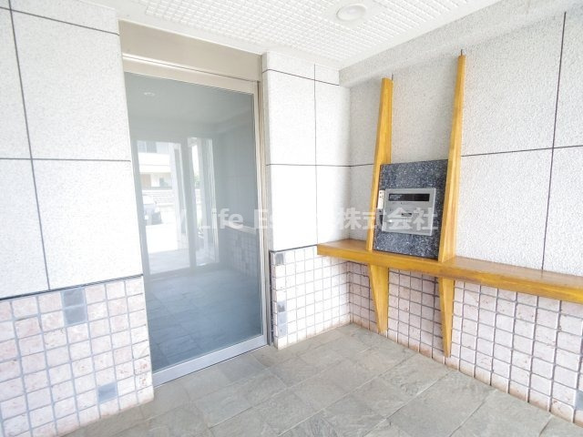 ドミール花小金井のエントランス