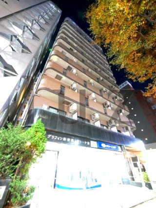 グリフィン新横浜アリーナ前の外観