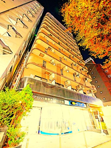 グリフィン新横浜アリーナ前の外観