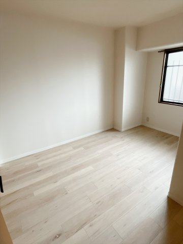 アルファステイツ光南町の洋室