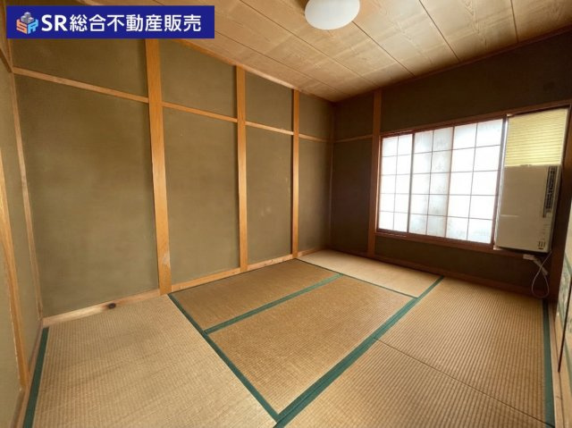 吉田3丁目中古戸建の和室|3階6.0帖和室：畳ならではの和の空間が魅力的です。

