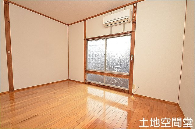 堺アパートの寝室