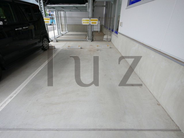 プランドール横濱の駐車場