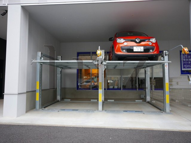 プランドール横濱の駐車場