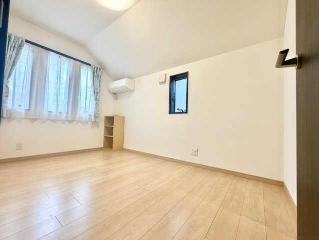 名東区高間町戸建の洋室|洋室約5.0帖②