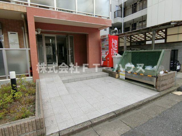 アメティスタ本中山のエントランス