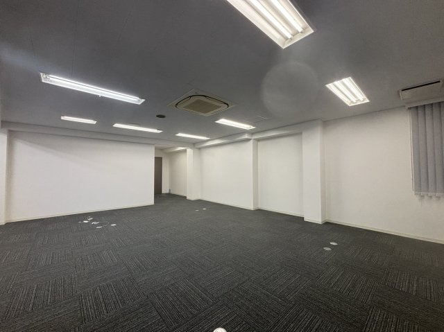 AUSビル