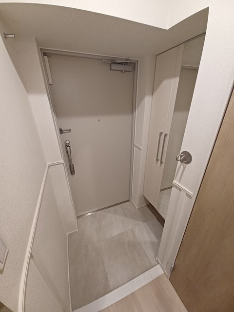 スアヴィス三ノ輪の玄関