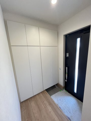 【玄関】 | 福岡市南区老司1丁目7期　1号棟（全1棟）【仲介手数料無料・0円】 | 施工例。施工例は完成時と異なる場合があります。